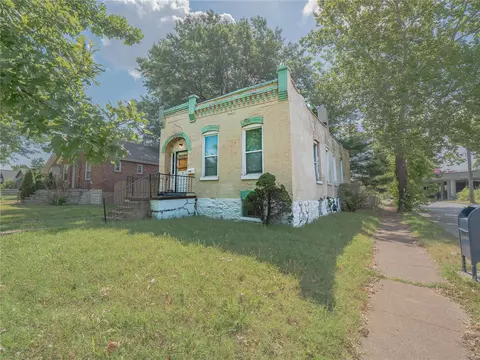 7426 S Grand Ave, Saint Louis, MO 63111