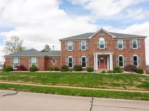 4911 Southridge Park Dr, Saint Louis, MO 63129
