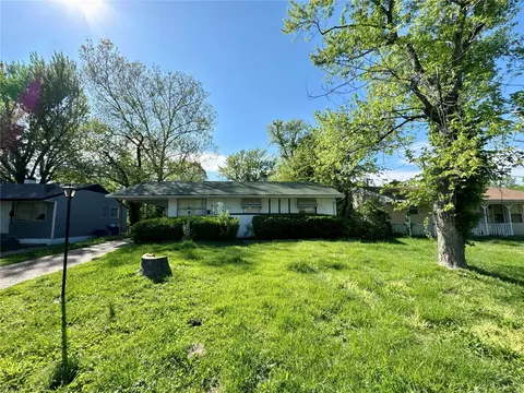 10821 Spring Garden Dr, Saint Louis, MO 63137