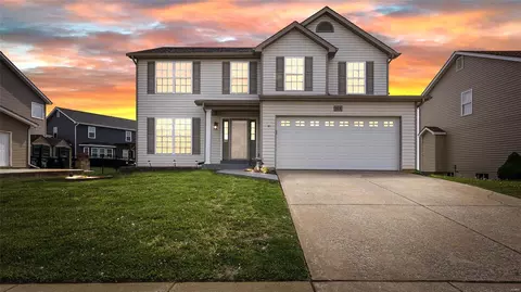 404 Valley Oaks Dr, Wentzville, MO 63385