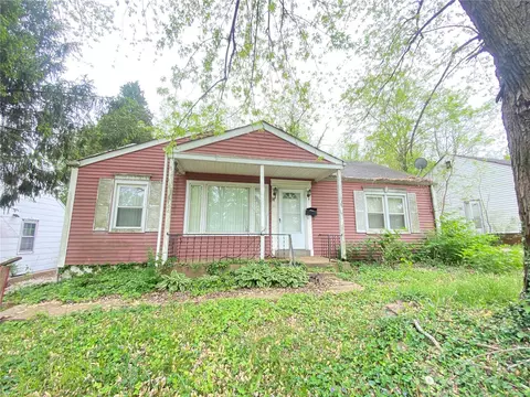 8766 Wescott Ave, Saint Louis, MO 63136