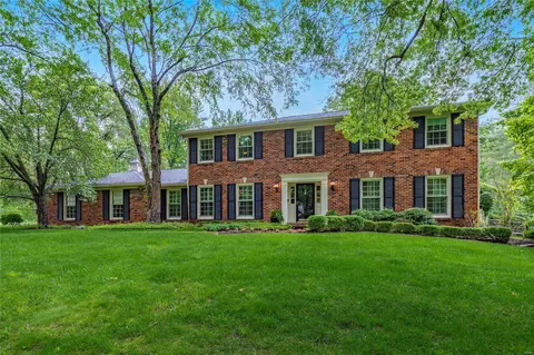 458 Hammermill Dr, Creve Coeur, MO 63141