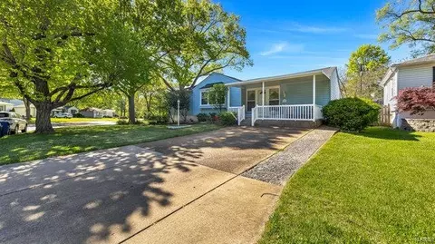 9404 Evandale Dr, Saint Louis, MO 63123