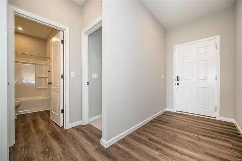 Entry Way - 1908 Rolling River Cir, Saint Paul, MO 63366 photo 4 of 5