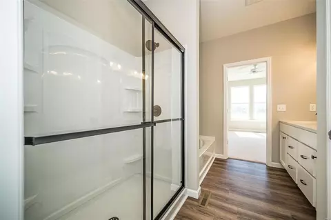 Bath - 1908 Rolling River Cir, Saint Paul, MO 63366 photo 2 of 3