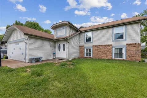 4041 Bugle Bend Dr, Florissant, MO 63034