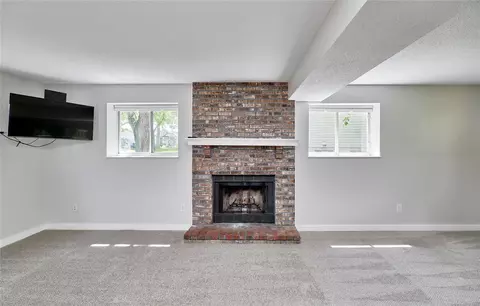 Living - 13 Saddleback Ct, O'fallon, MO 63368 photo 2 of 4