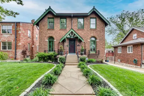 7345 Stanford Ave, Saint Louis, MO 63130