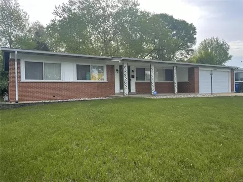 1560 Tremont Dr, Florissant, MO 63033