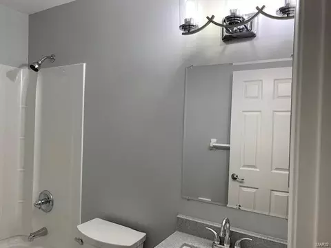 Bath - 733 Ridgeside Dr #L, Ballwin, MO 63021 photo 3 of 6