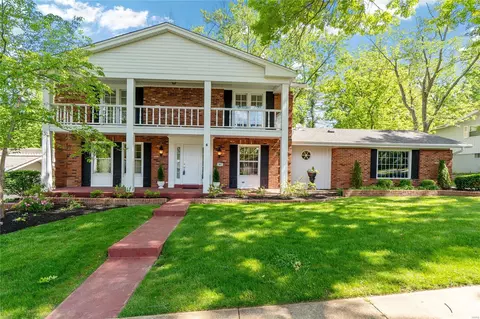 802 Clayworth Dr, Ballwin, MO 63011