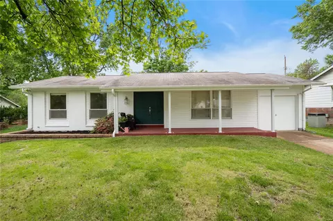 3015 Churchill Dr, Florissant, MO 63033