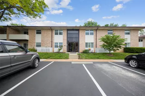 10131 Sakura Dr #F, Saint Louis, MO 63128