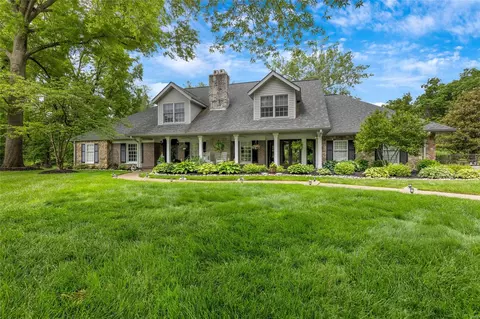 48 Bopp Ln, Saint Louis, MO 63131