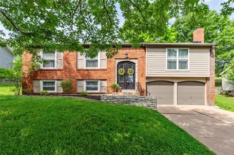 1257 Mautenne Dr, Manchester, MO 63021