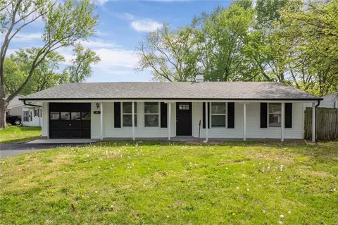 15 Boles Ave, Wentzville, MO 63385