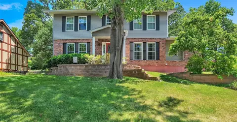 4663 Forest Valley Dr, Saint Louis, MO 63128