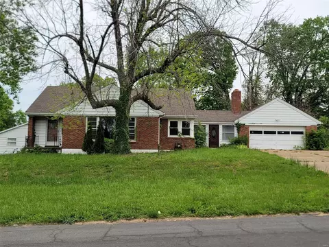 25 Shepley Dr, Saint Louis, MO 63137