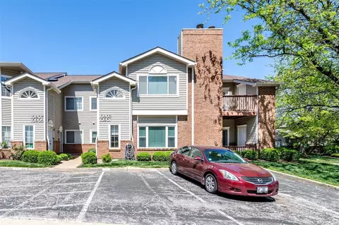 10903 Vauxhall Dr, Saint Louis, MO 63146