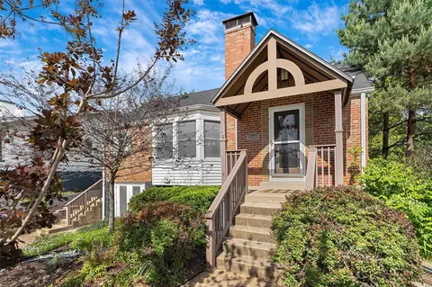 1384 N Berry Rd, Saint Louis, MO 63122