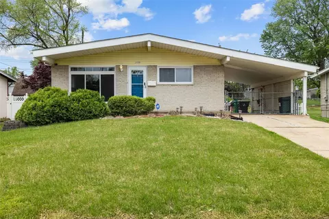 2550 Dove Dr, Florissant, MO 63031