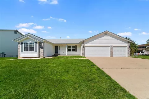 1028 Tower Park Dr, Saint Charles, MO 63304