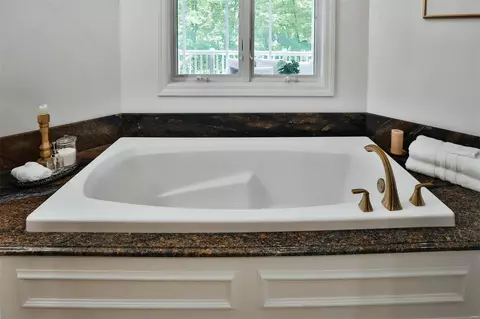 Bath - 18534 Hawks Rest Ct, Wildwood, MO 63069 photo 7 of 15