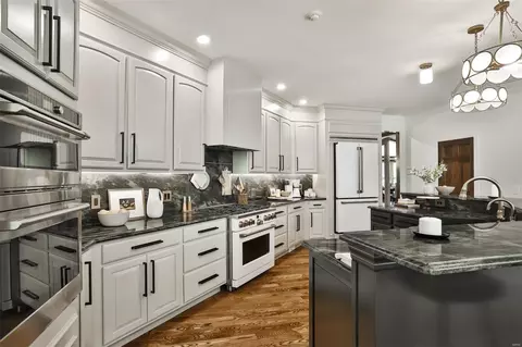 Kitchen - 18534 Hawks Rest Ct, Wildwood, MO 63069 photo 9 of 10
