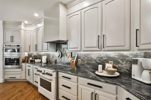 Kitchen - 18534 Hawks Rest Ct, Wildwood, MO 63069 photo 6 of 10