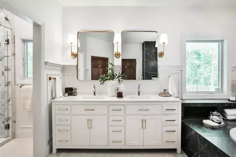 Bath - 18534 Hawks Rest Ct, Wildwood, MO 63069 photo 2 of 15