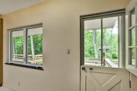 Entry Way - 3 Barrett Woods, Ballwin, MO 63021 photo 5 of 7