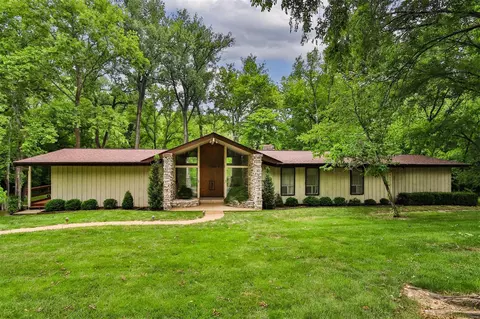 3 Barrett Woods, Ballwin, MO 63021