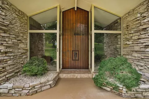 Entry Way - 3 Barrett Woods, Ballwin, MO 63021 photo 1 of 7
