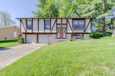 4 Victoria Sq, Saint Peters, MO 63376