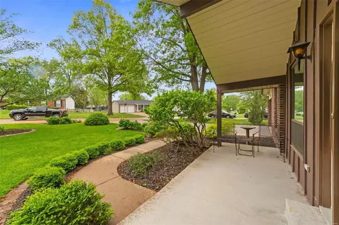 Exterior - 525 Stephanie Ln, Manchester, MO 63011 photo 14 of 17