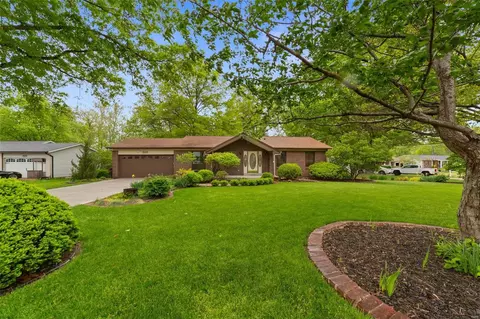Exterior - 525 Stephanie Ln, Manchester, MO 63011 photo 2 of 17