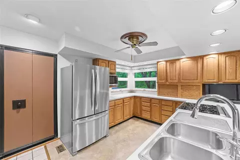 Kitchen - 525 Stephanie Ln, Manchester, MO 63011 photo 2 of 4