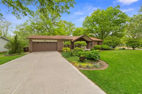 Exterior - 525 Stephanie Ln, Manchester, MO 63011 photo 3 of 17