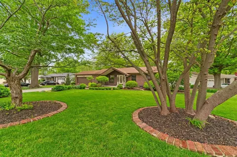 Exterior - 525 Stephanie Ln, Manchester, MO 63011 photo 4 of 17