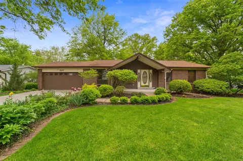525 Stephanie Ln, Manchester, MO 63011