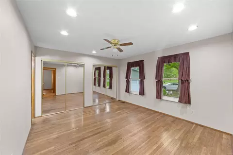Living - 525 Stephanie Ln, Manchester, MO 63011 photo 2 of 5