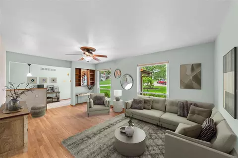 Living - 525 Stephanie Ln, Manchester, MO 63011 photo 1 of 5