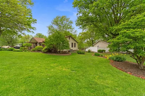 Exterior - 525 Stephanie Ln, Manchester, MO 63011 photo 6 of 17