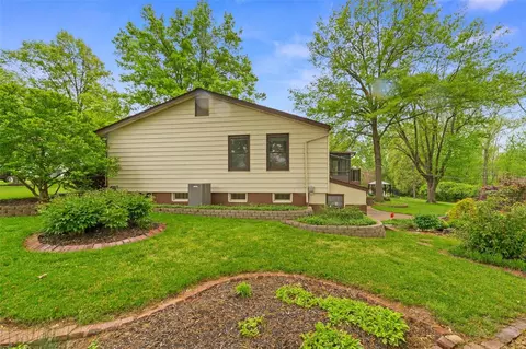 Exterior - 525 Stephanie Ln, Manchester, MO 63011 photo 7 of 17