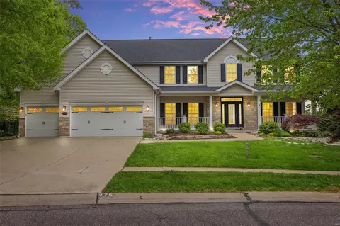 275 Greycliff Bluff Dr, Saint Louis, MO 63129
