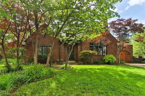 415 Alta Dena Ct, University City, MO 63130