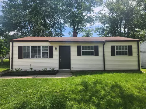32 Boles Ave, Wentzville, MO 63385