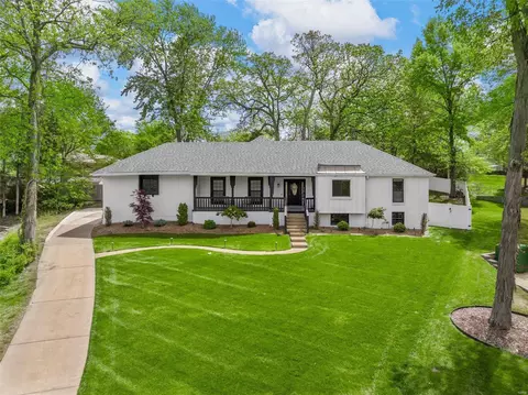 106 Falmouth Dr, Ballwin, MO 63011