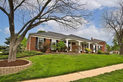 5931 Royal Country Dr, Saint Louis, MO 63129