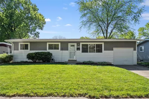 1320 Parakeet Ln, Florissant, MO 63031